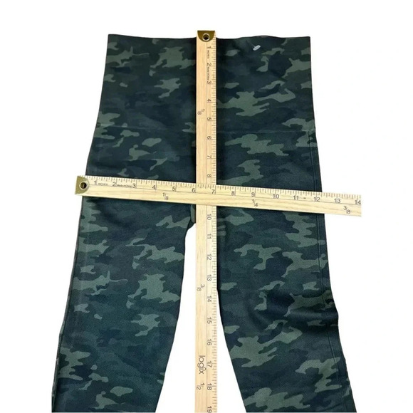 SPANX Look At Me Now Camo Seamless Leggings M - Picture 5 of 13